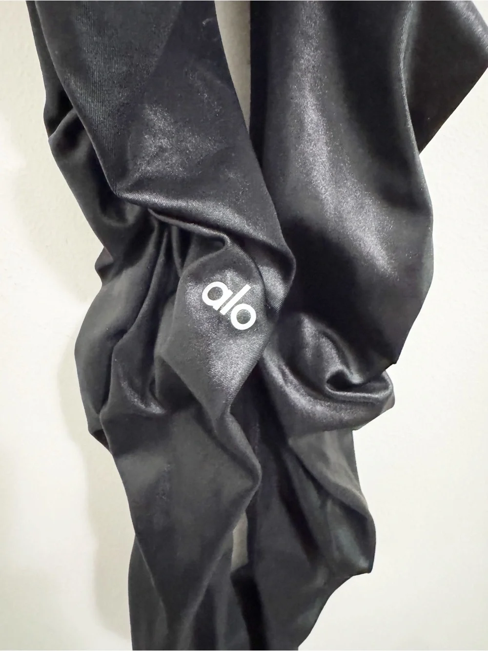 ALO Yoga Cinched Leg Black Shine Leggings Small